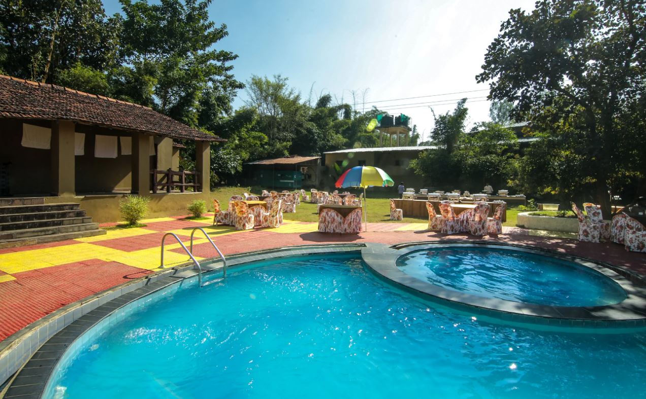 resort in kanha